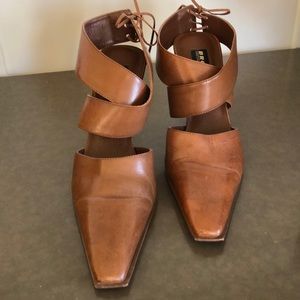 Bronx Vintage Closed Toe Ankle Strap Heel Size 7.5
